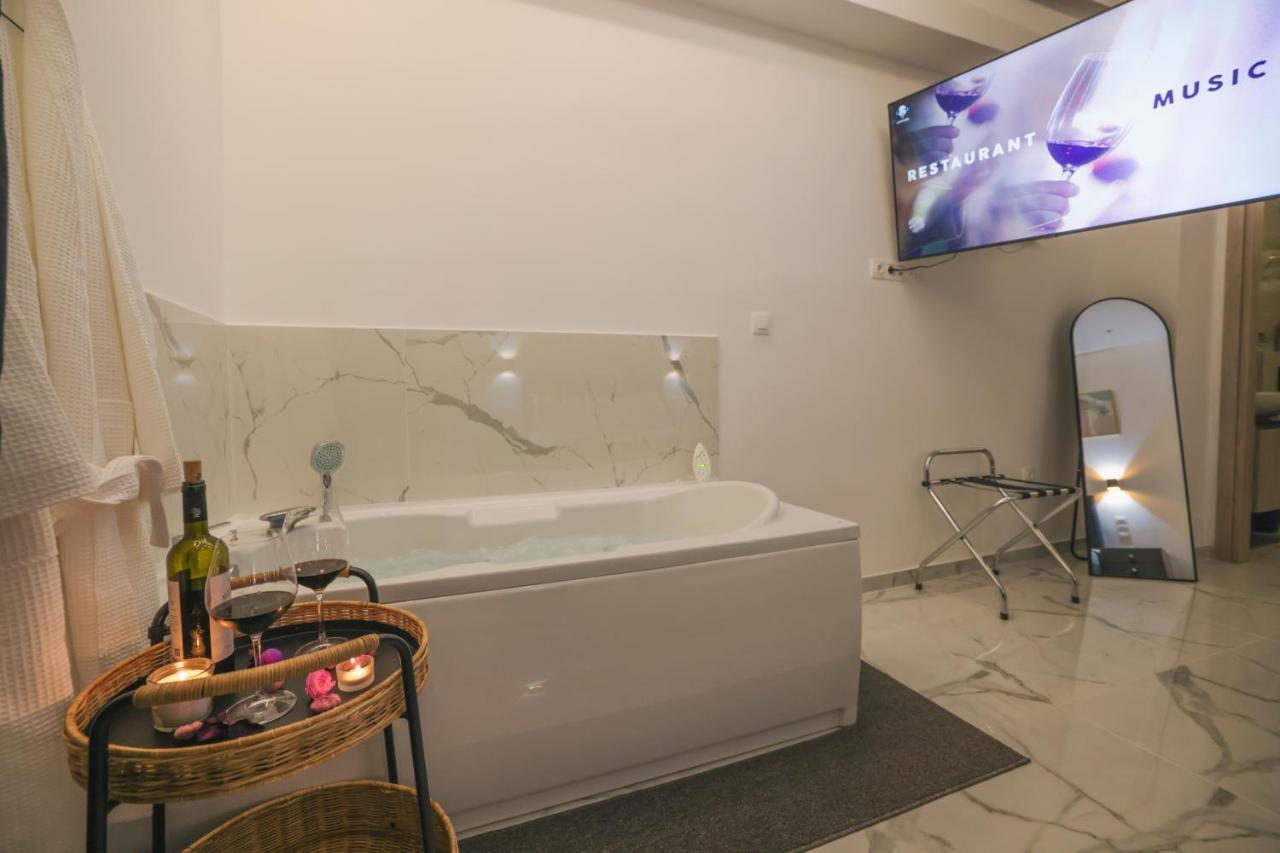 Apollo 2 Bd Jacuzzi Suite Atenas Exterior foto